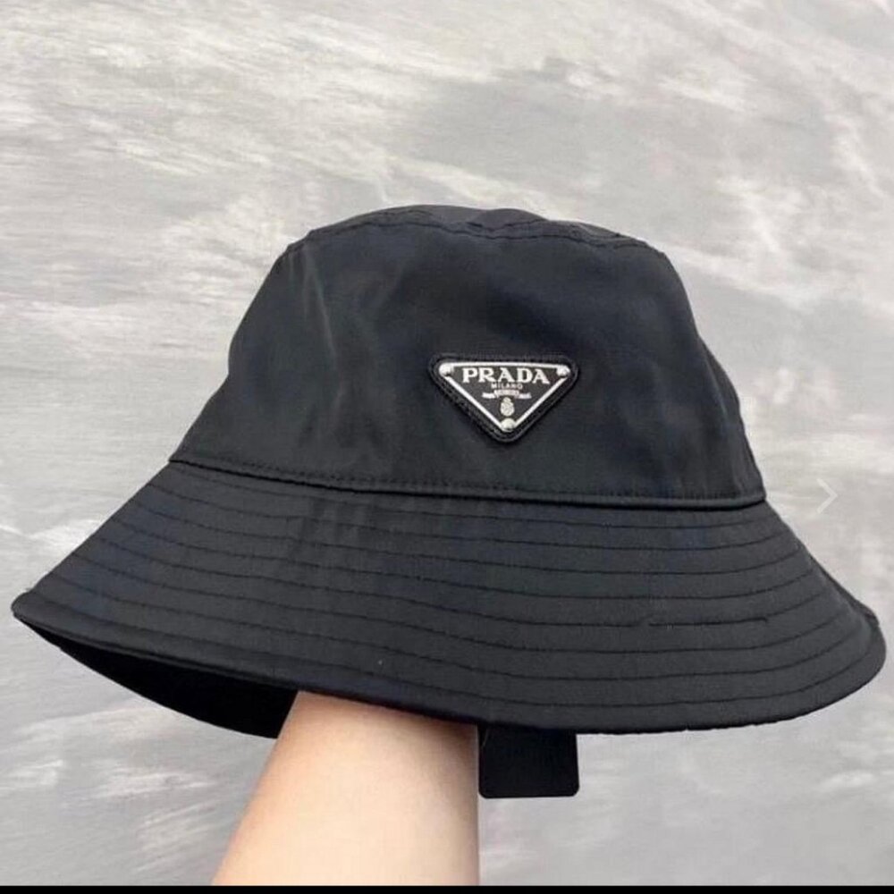 Verry cute baby blue bucket hat!!